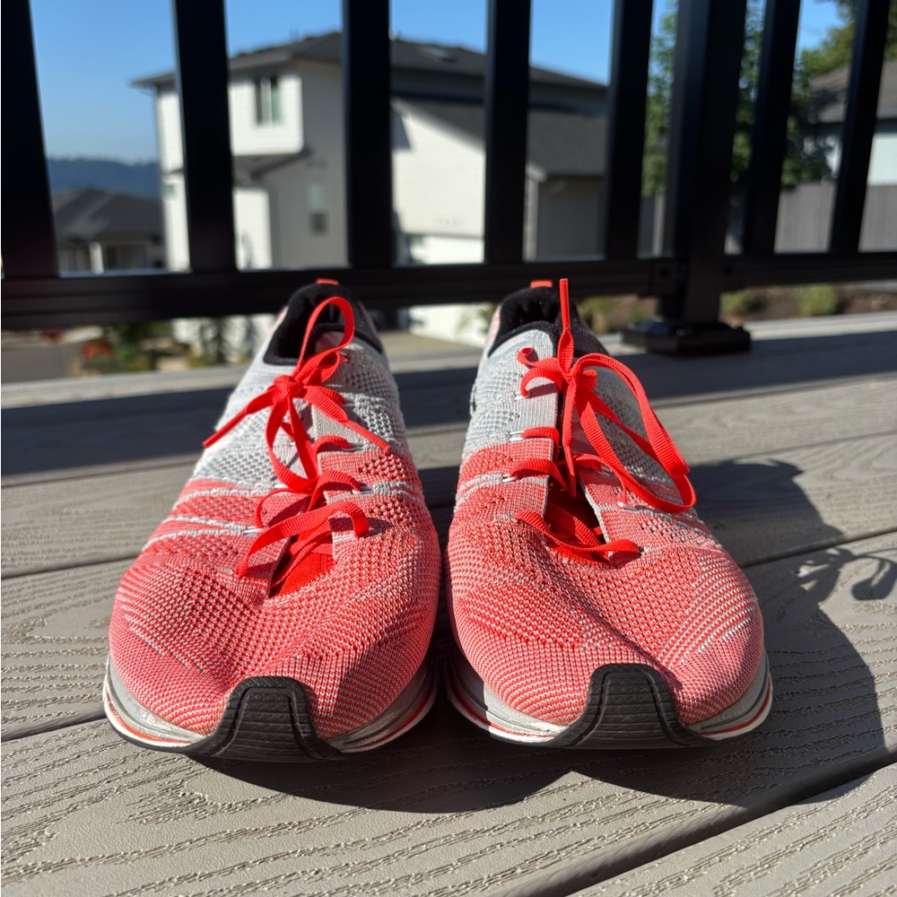 2013 Nike Flyknit Trainer Mens Size 14 Light Grey Coral Red Running (532984-613) - Picture 5 of 10